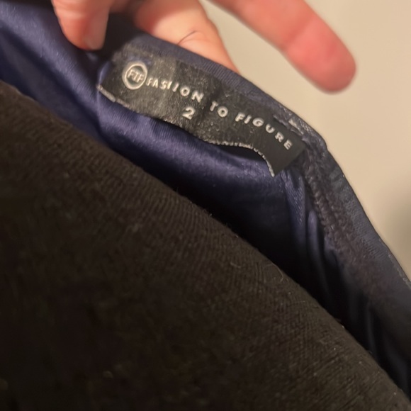 Navy Dress Off Shoulder -Fashion ti Fugure 2x NWT - Picture 4 of 6